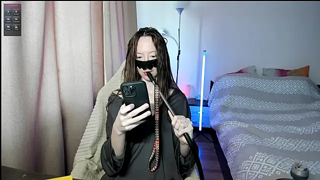 Snapshot of holyharlot chatting on 17, 3, 2025 holyharlot online show from 17, 3, 2025