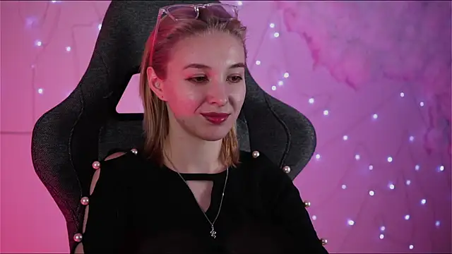 Snapshot of PhilippaAdamas chatting on 27, 2, 2025 PhilippaAdamas online show from 27, 2, 2025