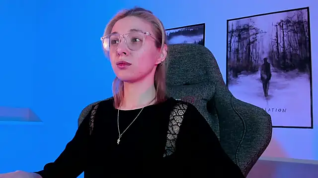 Snapshot of PhilippaAdamas chatting on 6, 3, 2025 PhilippaAdamas online show from 6, 3, 2025