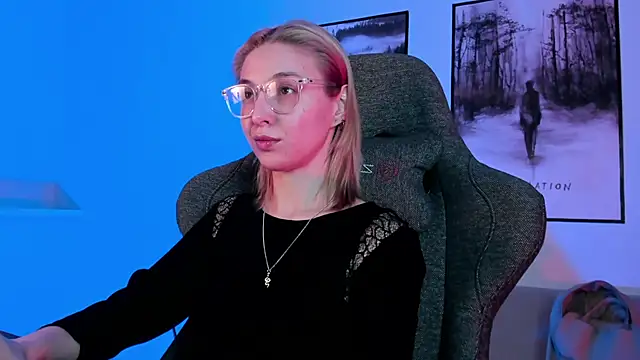 Snapshot of PhilippaAdamas chatting on 6, 3, 2025 PhilippaAdamas online show from 6, 3, 2025