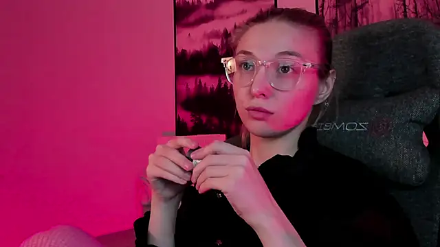 Snapshot of PhilippaAdamas chatting on 7, 3, 2025 PhilippaAdamas online show from 7, 3, 2025