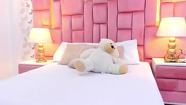 ArianaFranco online show from 10, 4, 2026