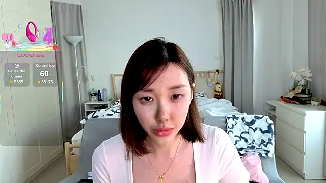 joycemilka online show from 4, 3, 2025