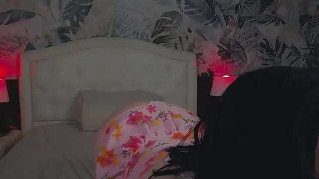 MaeveMoon online show from 7, 4, 2026