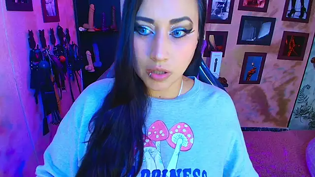 Snapshot of cherryy_bombshelll chatting on 2, 11, 2025 cherryy bombshelll online show from 2, 11, 2025