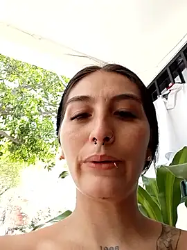 single mother indecent online show from 19, 4, 2026