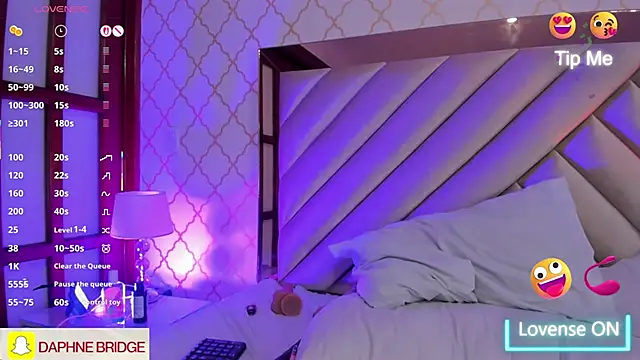 daphneebridge online show from 28, 9, 2025