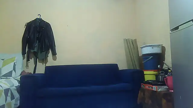 01applebottom online show from 12, 10, 2025