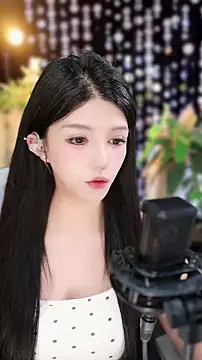 Snapshot of vv-77 chatting on 7, 11, 2025 vv-77 online show from 7, 11, 2025