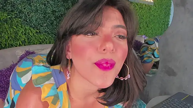 Snapshot of emmiily_z chatting on 12, 2, 2025 emmiily z online show from 12, 2, 2025