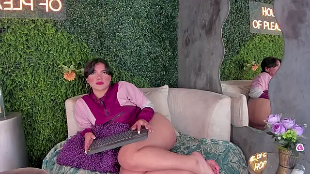 Snapshot of emmiily_z chatting on 17, 2, 2025 emmiily z online show from 17, 2, 2025