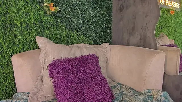 Snapshot of emmiily_z chatting on 26, 2, 2025 emmiily z online show from 26, 2, 2025