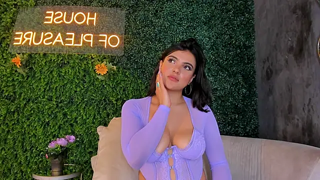 Snapshot of emmiily_z chatting on 4, 3, 2025 emmiily z online show from 4, 3, 2025