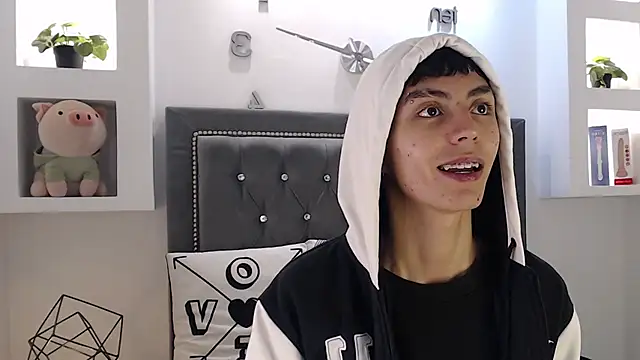 MaikyCooper online show from 18, 3, 2025