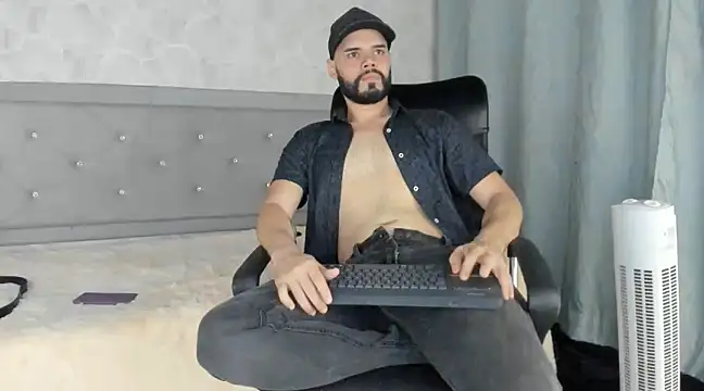 Snapshot of Luke_Diaz7 chatting on 21, 2, 2025 Luke Diaz7 online show from 21, 2, 2025