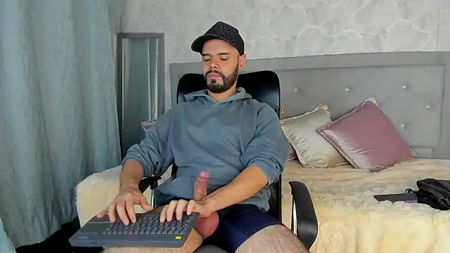 Snapshot of Luke_Diaz7 chatting on 4, 3, 2025 Luke Diaz7 online show from 4, 3, 2025