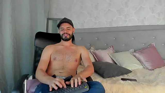 Snapshot of Luke_Diaz7 chatting on 6, 3, 2025 Luke Diaz7 online show from 6, 3, 2025