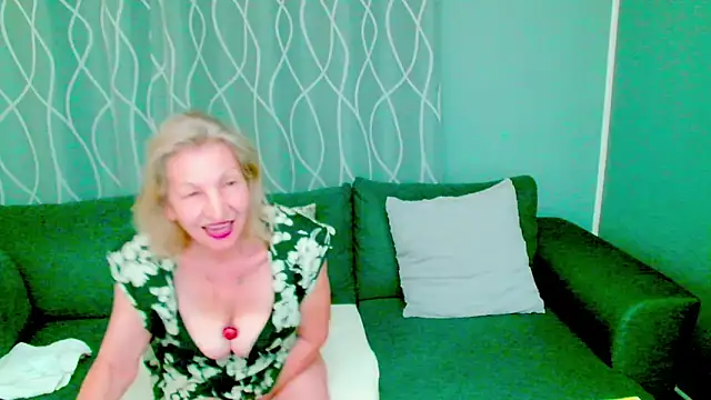Snapshot of adeleadison chatting on 24, 9, 2025 adeleadison online show from 24, 9, 2025