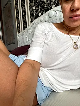 Snapshot of DeboraXporn chatting on 24, 11, 2025 DeboraXporn online show from 24, 11, 2025