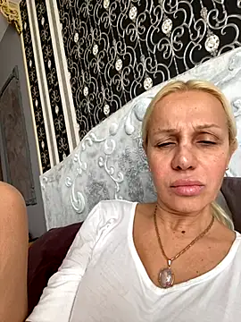 Snapshot of DeboraXporn chatting on 26, 11, 2025 DeboraXporn online show from 26, 11, 2025