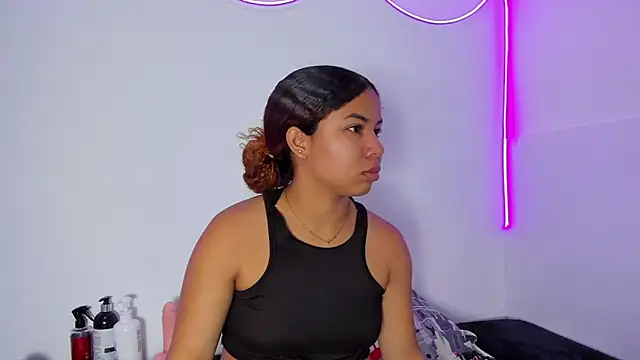 MELINAMARTINS online show from 4, 2, 2026