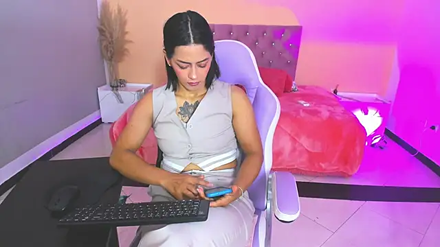 Snapshot of cristal_crossfitx chatting on 15, 12, 2025 cristal crossfitx online show from 15, 12, 2025