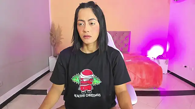 Snapshot of cristal_crossfitx chatting on 17, 12, 2025 cristal crossfitx online show from 17, 12, 2025