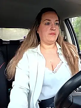 justtess online show from 15, 4, 2026