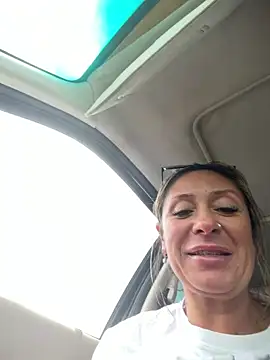 bossyroxy84 online show from 23, 4, 2026