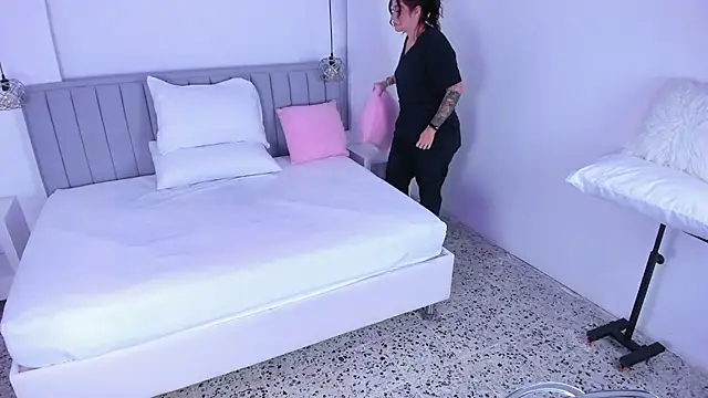 isolari  online show from 12, 12, 2024