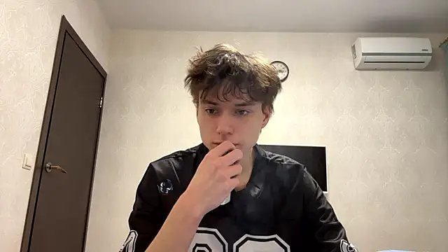 Snapshot of aronrodrigos chatting on 18, 2, 2025 aronrodrigos online show from 18, 2, 2025