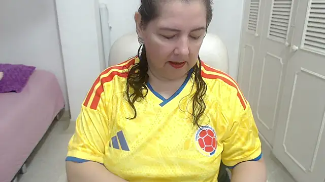 Snapshot of leonela_69 chatting on 3, 7, 2026 leonela 69 online show from 3, 7, 2026