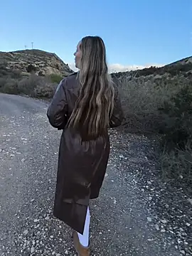 Mona Plus online show from 8, 11, 2025