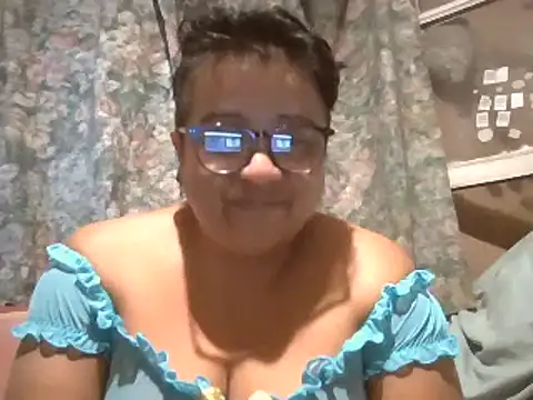 Snapshot of erinadarling79 chatting on 18, 2, 2025 erinadarling79 online show from 18, 2, 2025