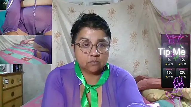 Snapshot of erinadarling79 chatting on 11, 10, 2025 erinadarling79 online show from 11, 10, 2025