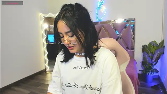 LUDO KITTY TAY online show from 17, 2, 2025