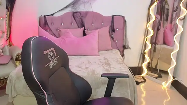 LUDO KITTY TAY online show from 19, 10, 2025