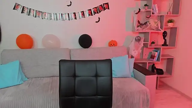 GabriellaMays online show from 26, 10, 2025