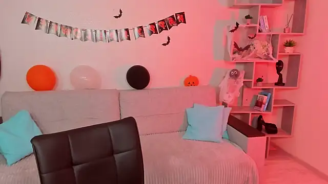 GabriellaMays online show from 27, 10, 2025