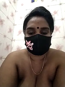 Snapshot of Mitila-3232 chatting on 4, 10, 2025 Mitila-3232 online show from 4, 10, 2025