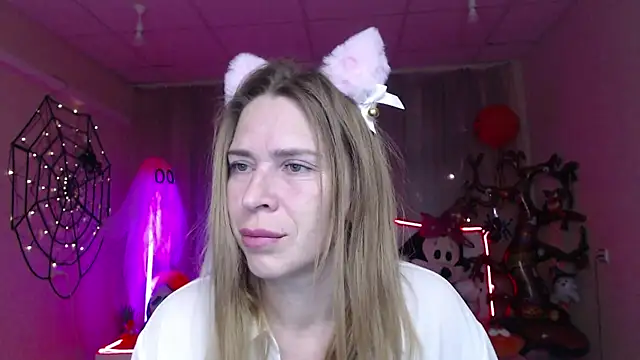 TessaDaybreak online show from 28, 10, 2025