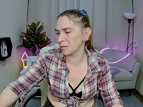 Snapshot of TessaDaybreak chatting on 14, 5, 2026 TessaDaybreak online show from 14, 5, 2026