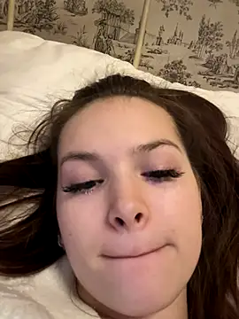 Snapshot of -Amora chatting on 3, 11, 2025 -Amora online show from 3, 11, 2025