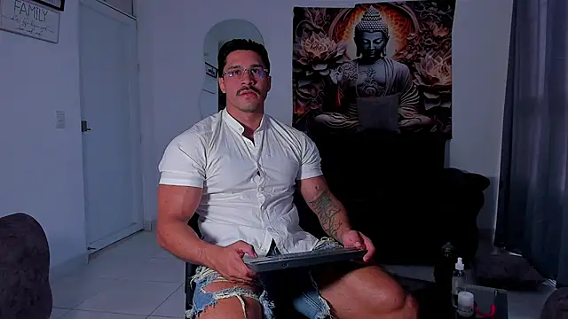 Snapshot of Valentino_Dosantos_ chatting on 8, 11, 2025 Valentino Dosantos online show from 8, 11, 2025