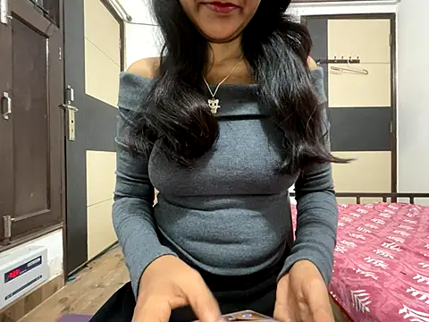 Snapshot of aliya_bhatt chatting on 15, 10, 2025 aliya bhatt online show from 15, 10, 2025