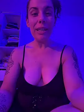 Snapshot of Lar0uch chatting on 22, 2, 2025 Lar0uch online show from 22, 2, 2025