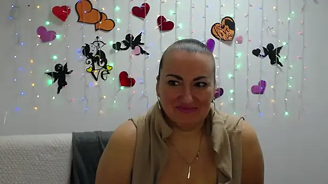DianaMGG online show from 5, 3, 2025