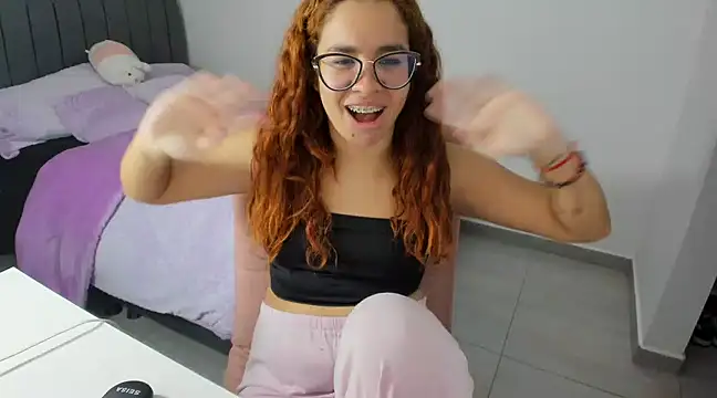 Snapshot of Greciaruiz_ chatting on 3, 3, 2025 Greciaruiz online show from 3, 3, 2025