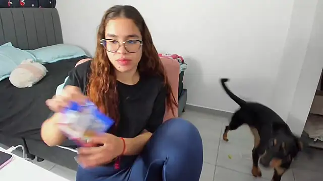 Snapshot of Greciaruiz_ chatting on 10, 10, 2025 Greciaruiz online show from 10, 10, 2025