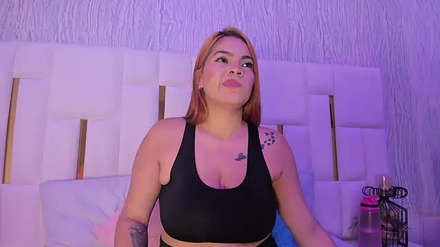 Snapshot of hillary_uckerman_ chatting on 3, 2, 2026 hillary uckerman online show from 3, 2, 2026